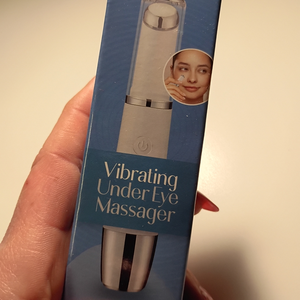 Othr Vibrating Under Eye Massager - Silver and White